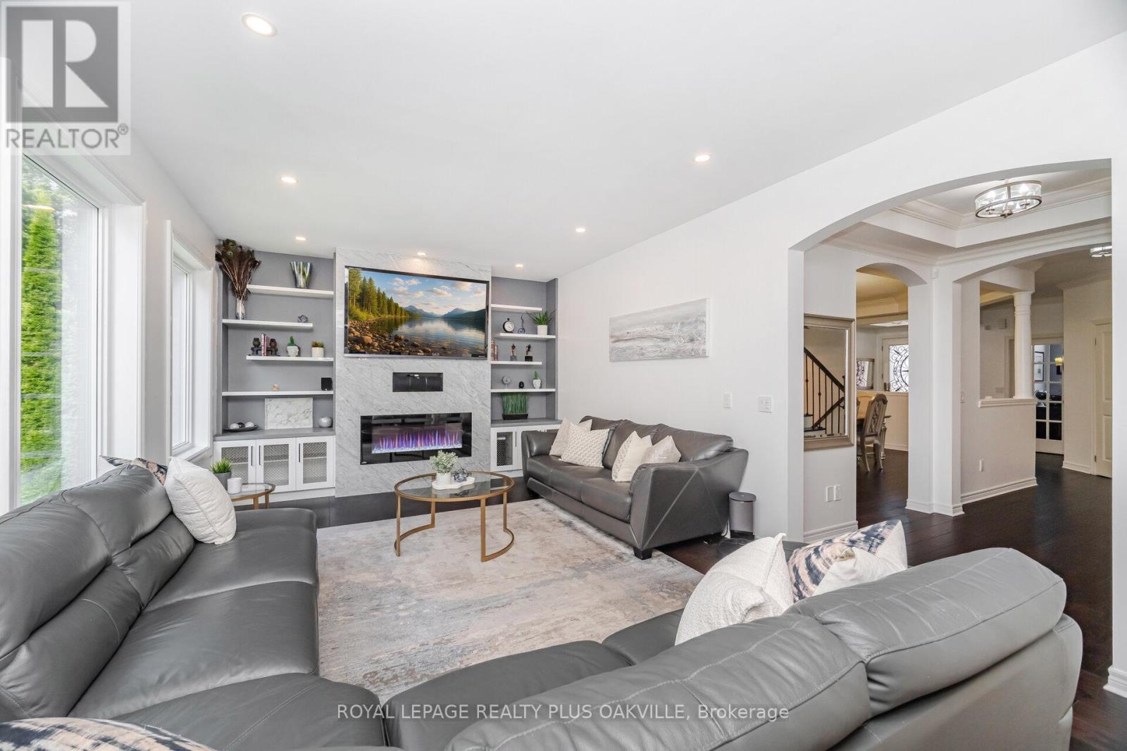 Photo 17 of 64 Sutherland Crescent, Hamilton ON