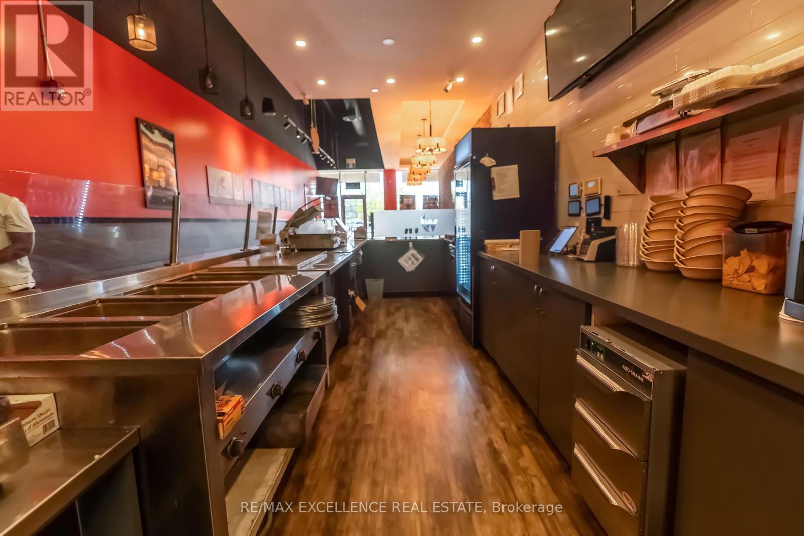 Photo 10 of 245 1508 Upper James Street, Hamilton ON