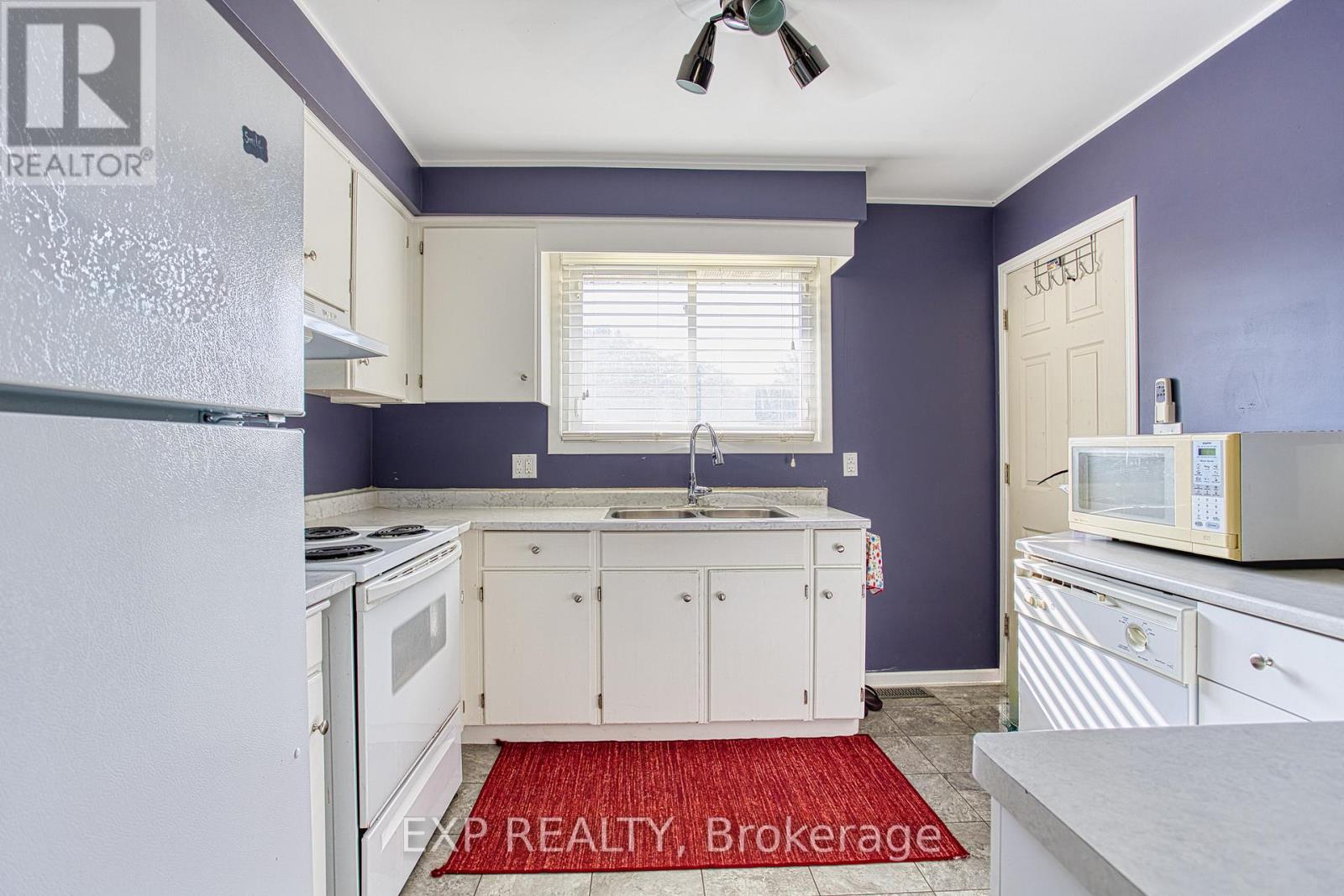 Photo 1 of Main 4453 Meadowvale Drive, Niagara Falls ON
