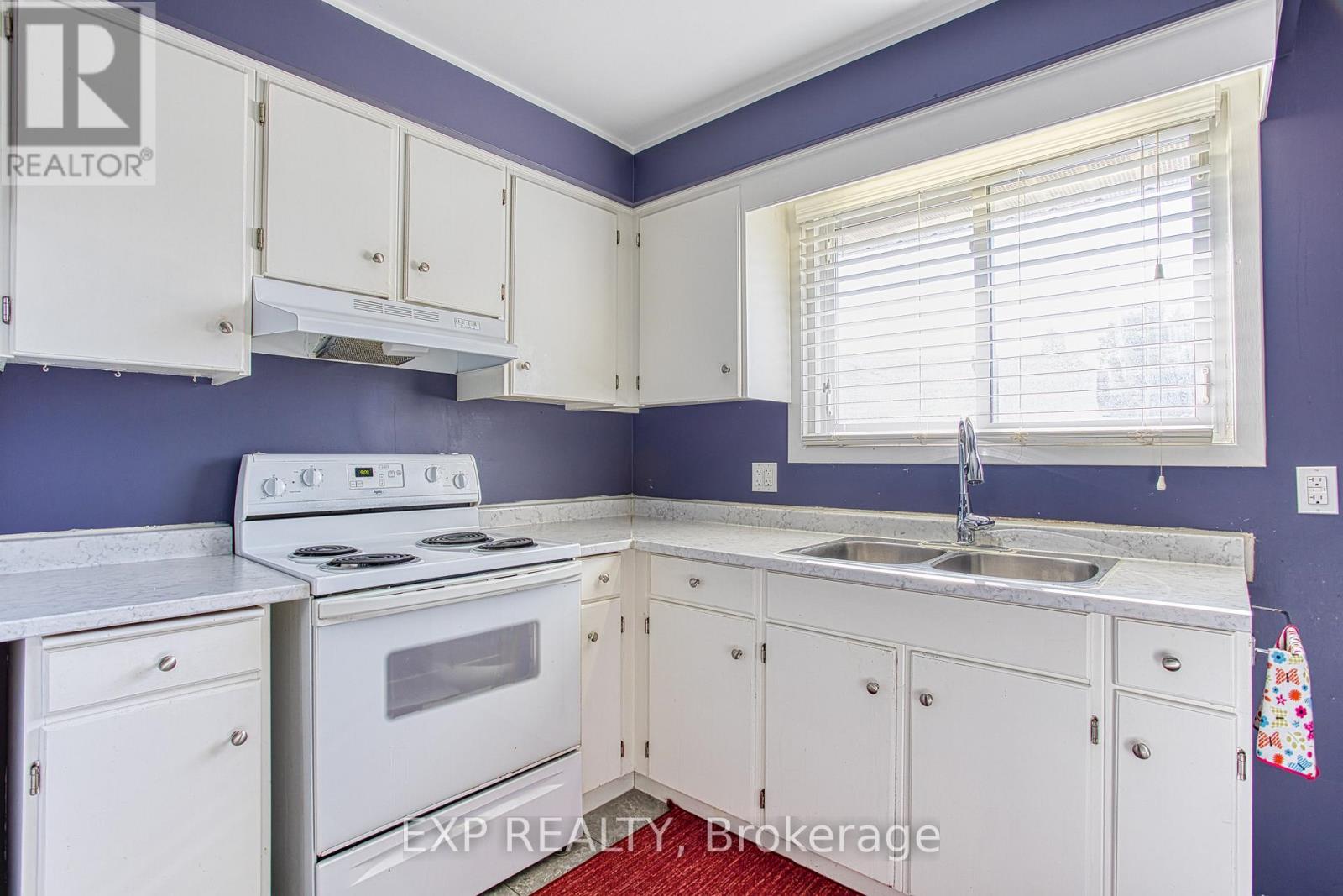 Photo 5 of Main 4453 Meadowvale Drive, Niagara Falls ON