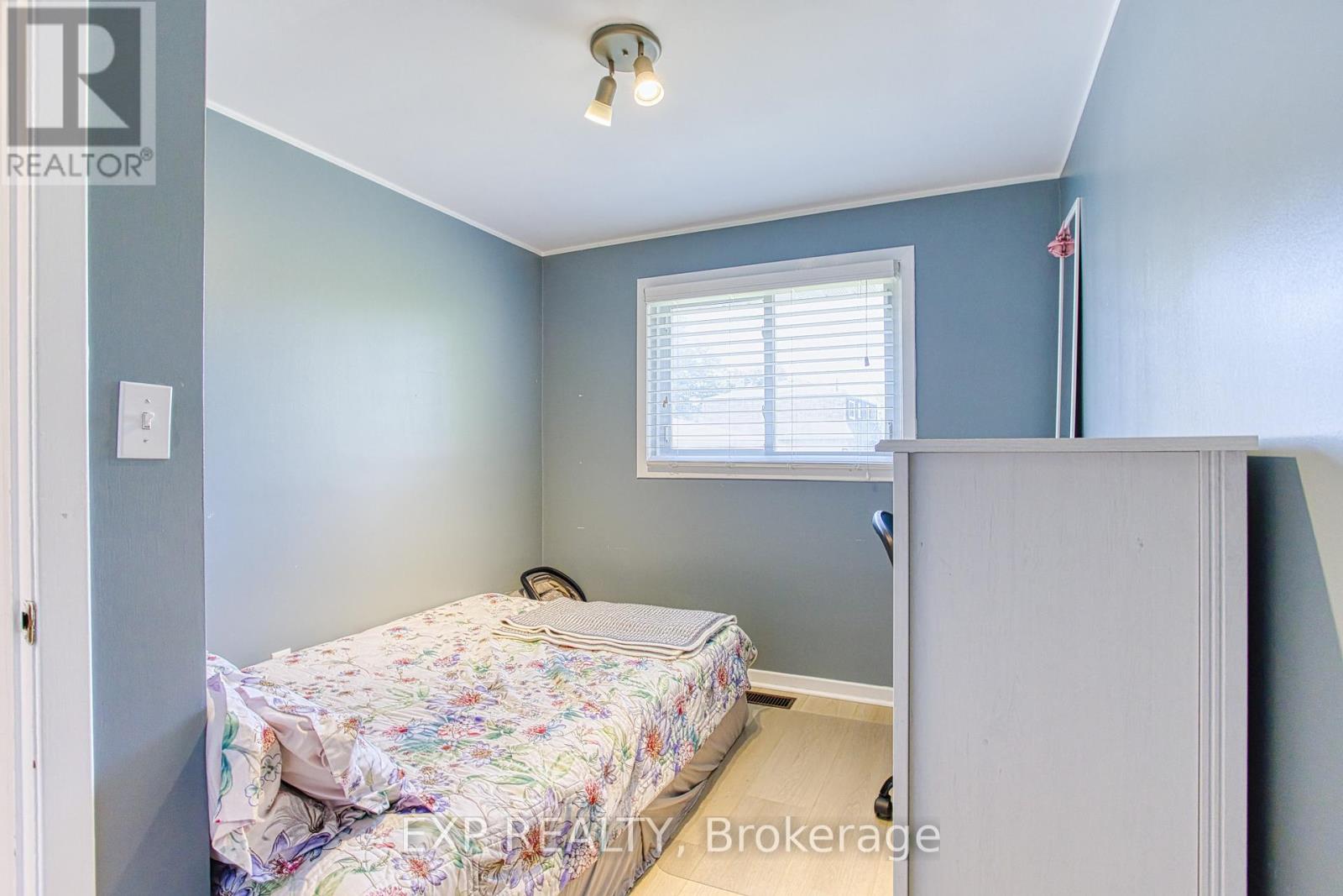 Photo 11 of Main 4453 Meadowvale Drive, Niagara Falls ON