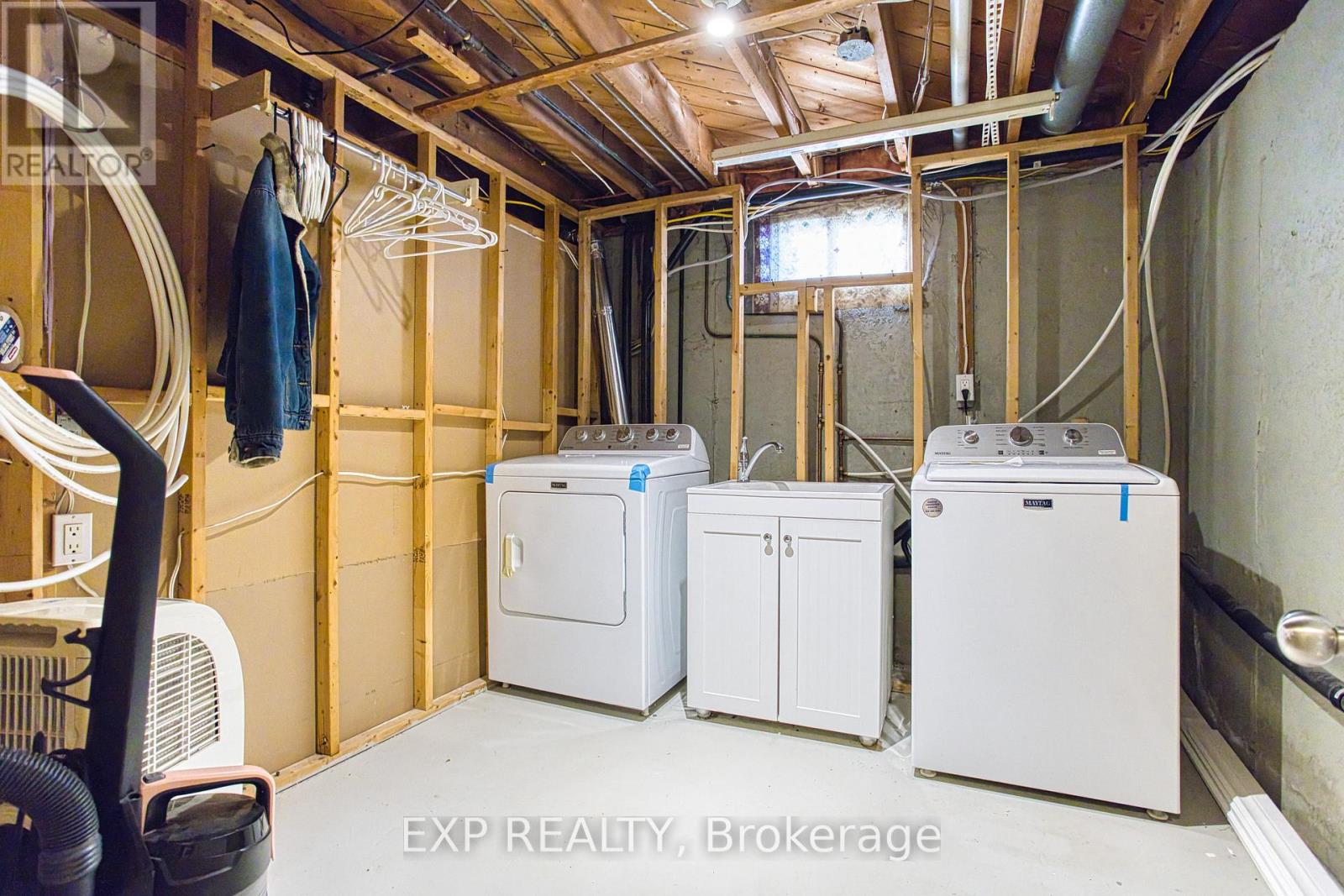 Photo 12 of Main 4453 Meadowvale Drive, Niagara Falls ON