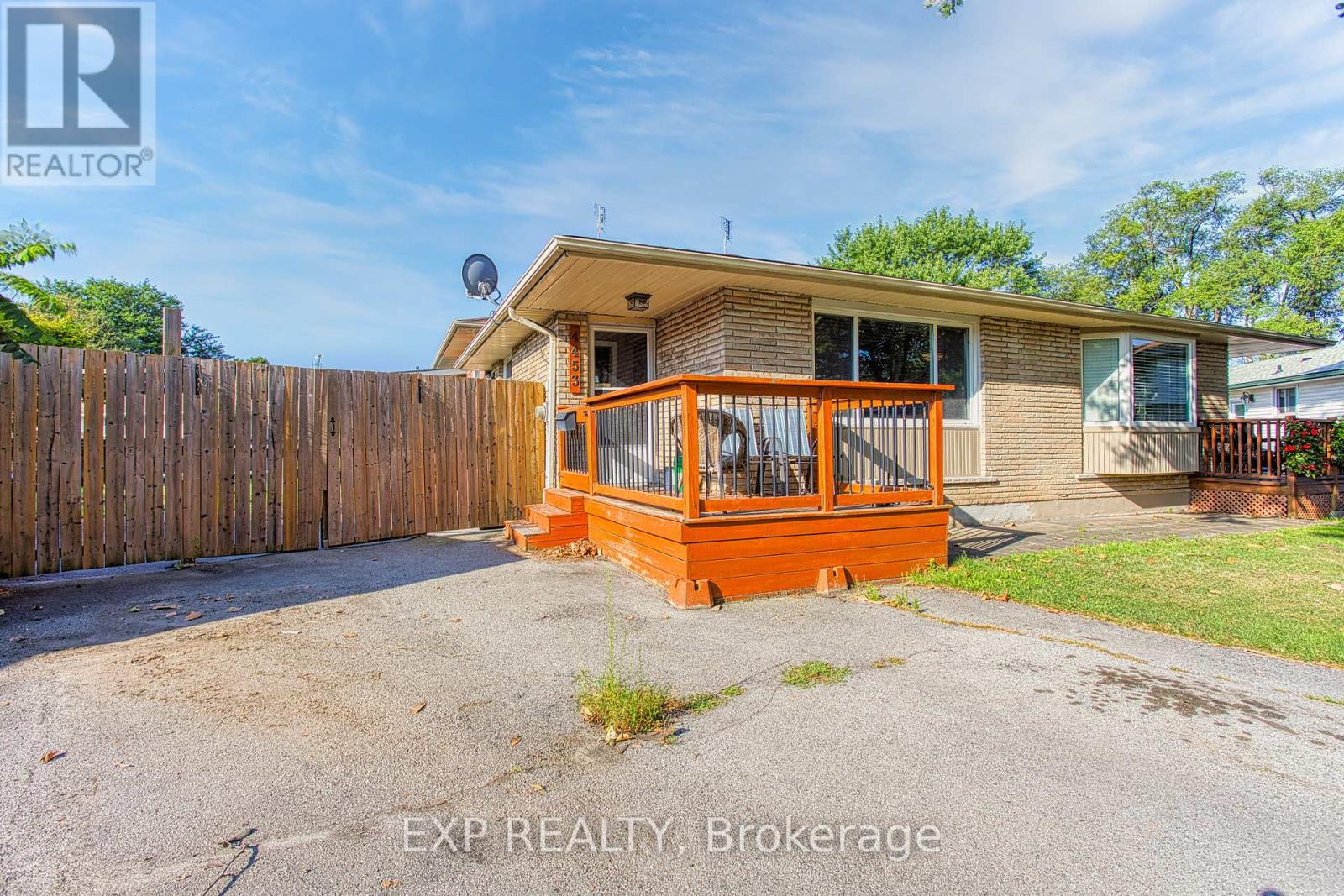 Photo 7 of Main 4453 Meadowvale Drive, Niagara Falls ON