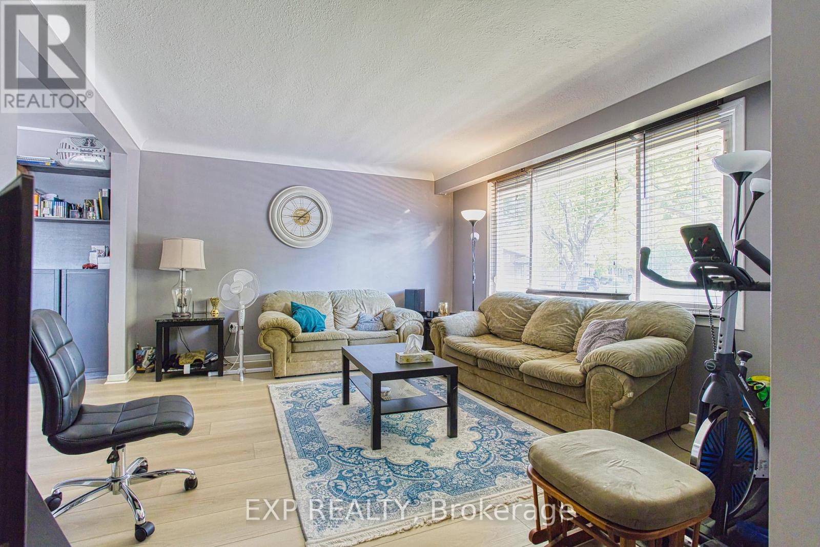 Photo 4 of Main 4453 Meadowvale Drive, Niagara Falls ON