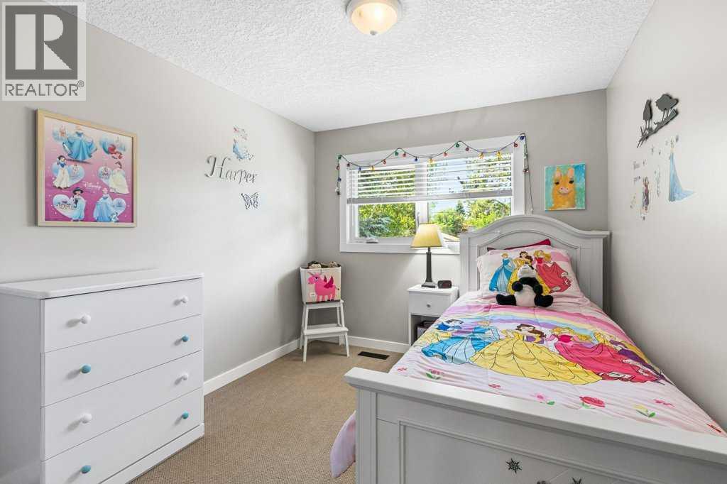 Single Family House for Sale in  Parkland Boulevard SE Parkland Calgary 