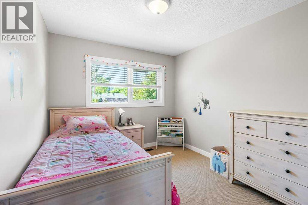 Single Family House for Sale in  Parkland Boulevard SE Parkland Calgary 