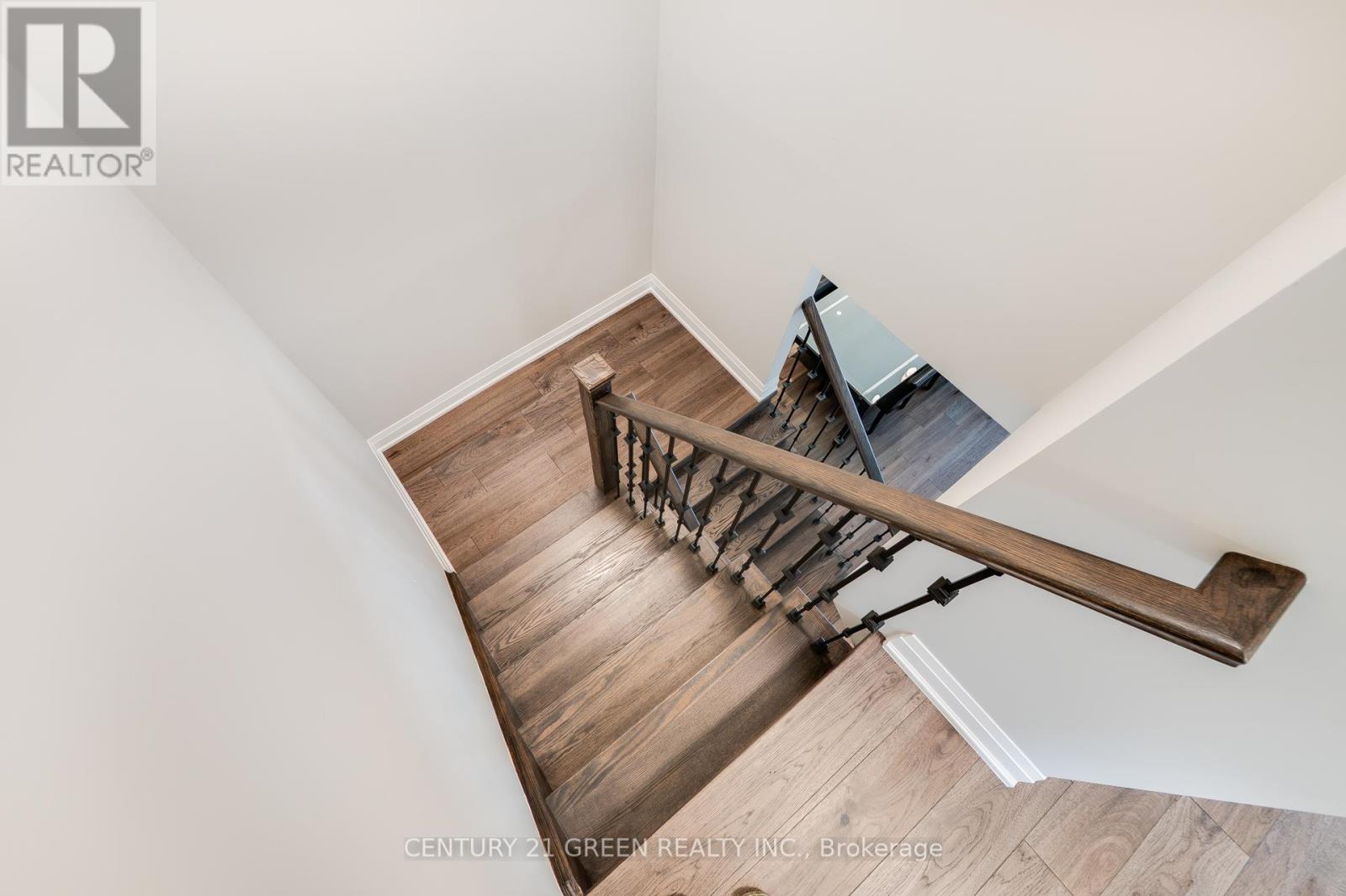 Photo 4 of 668 Porter Way, Milton ON