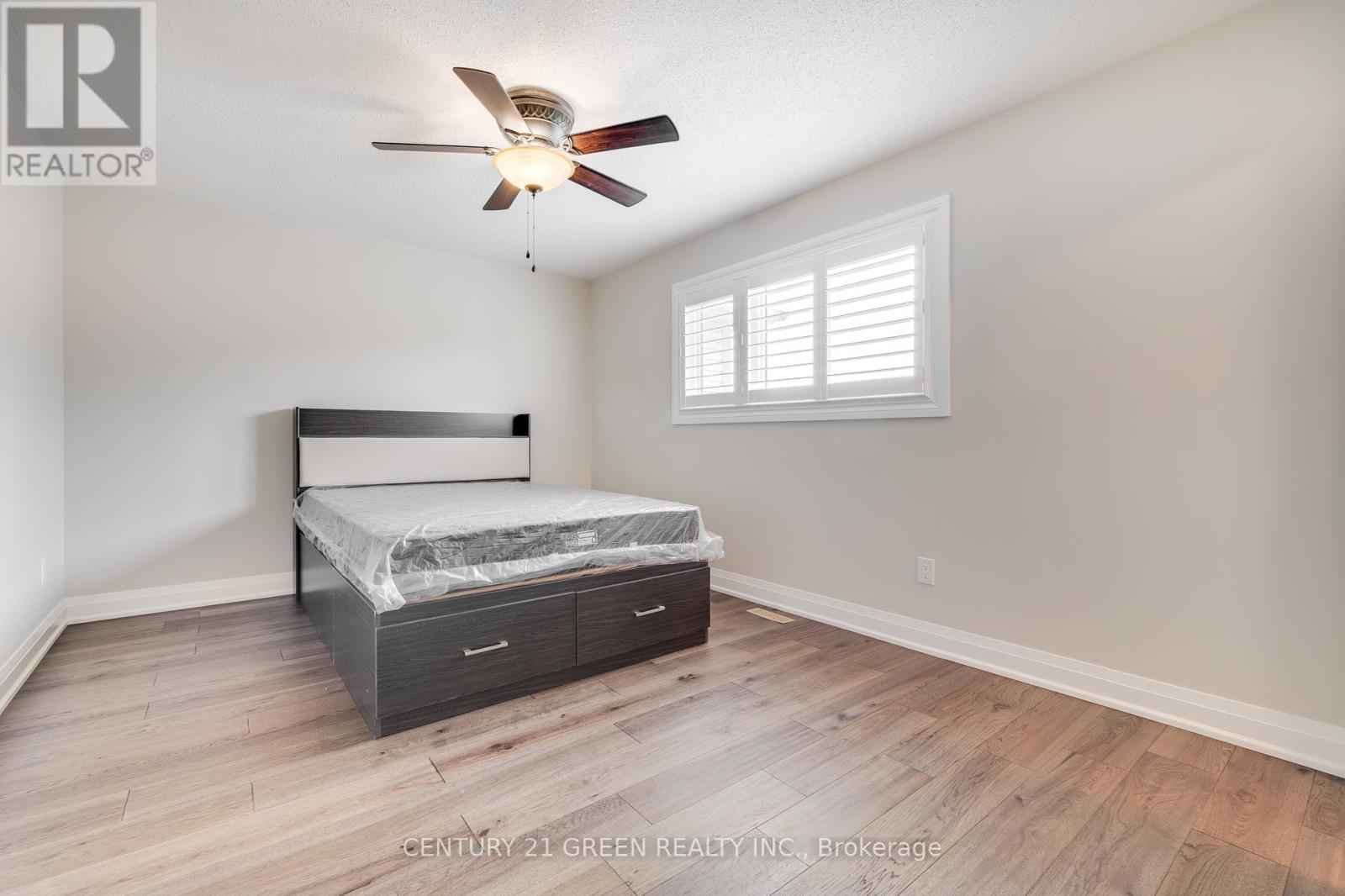 Photo 17 of 668 Porter Way, Milton ON