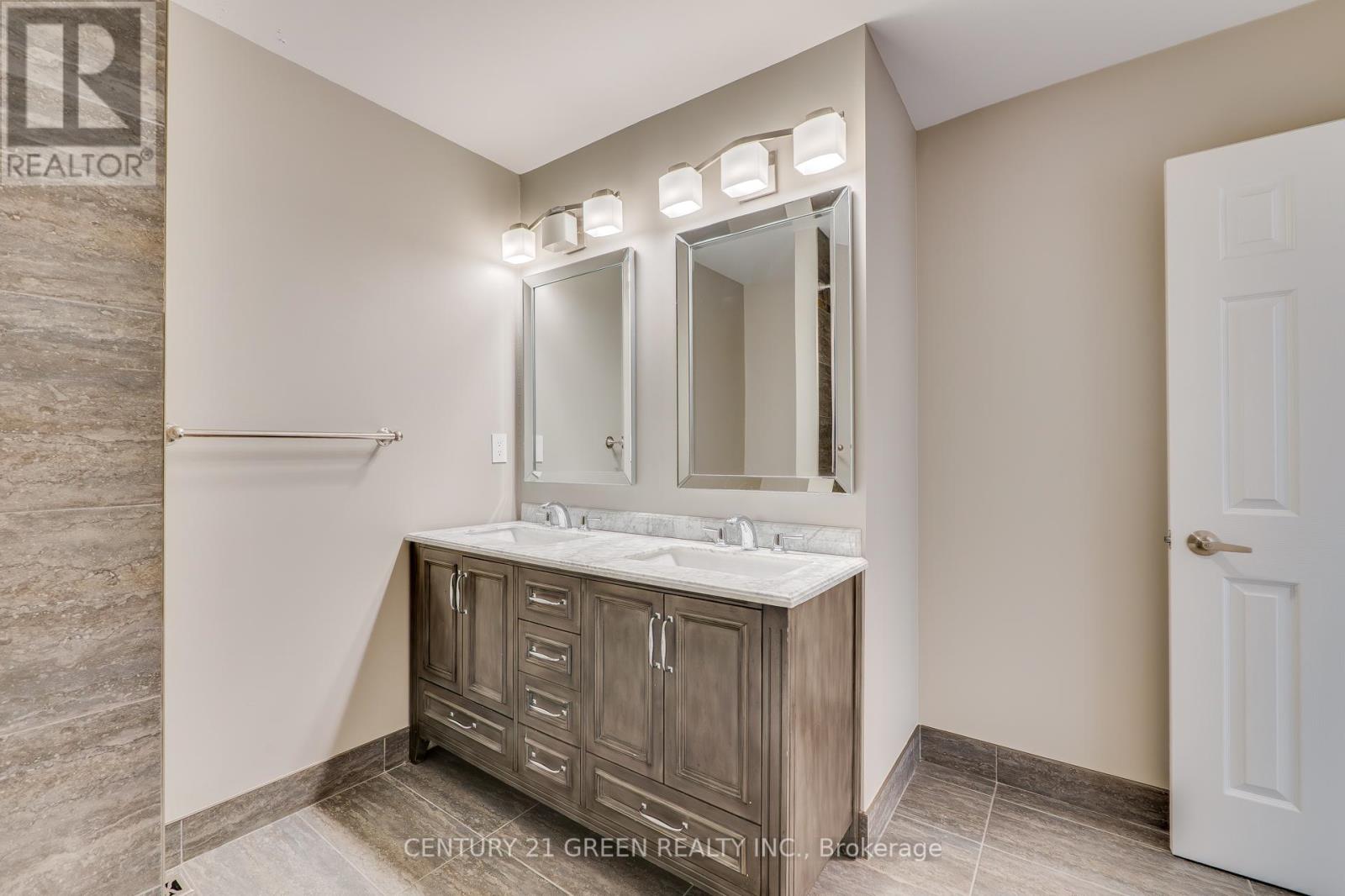 Photo 23 of 668 Porter Way, Milton ON