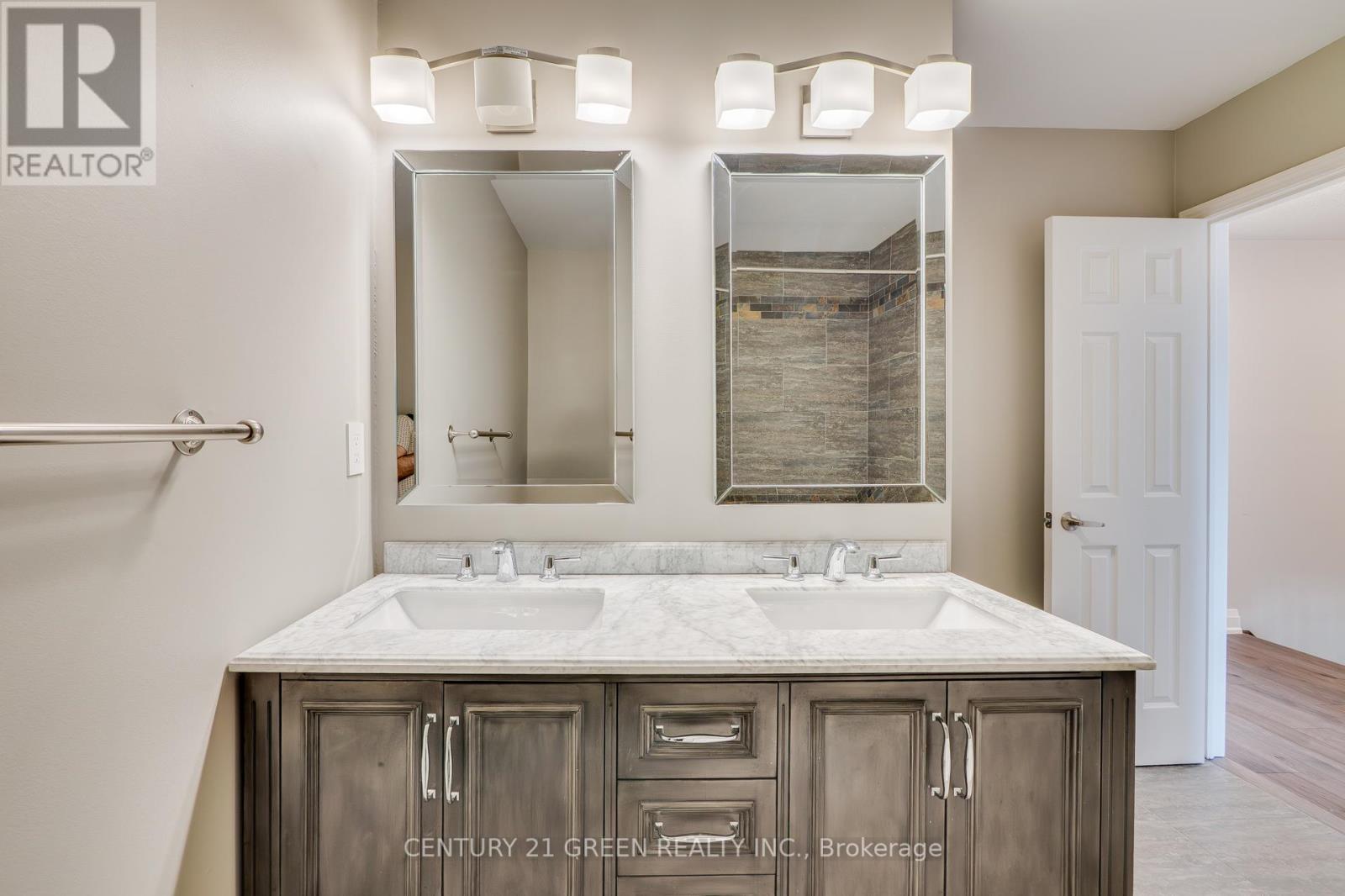 Photo 46 of 668 Porter Way, Milton ON