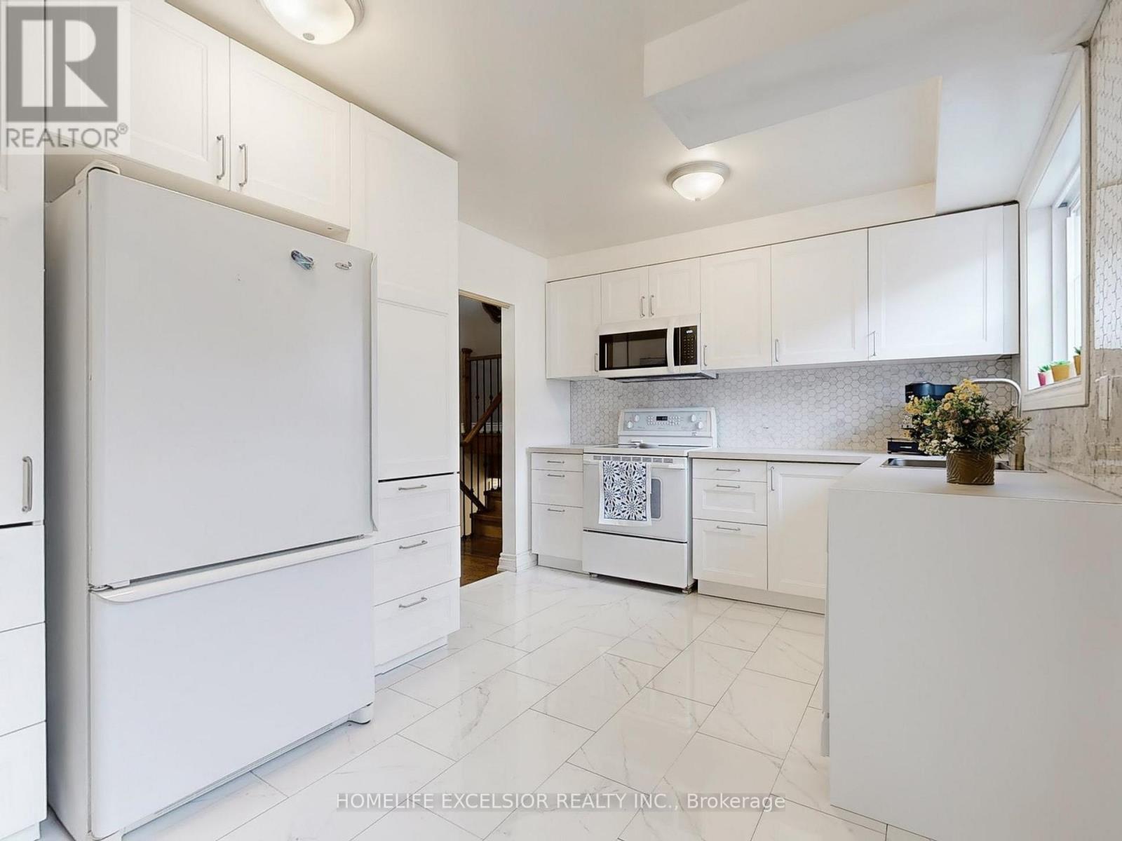 Photo 3 of 26 John Garland Boulevard, Toronto ON