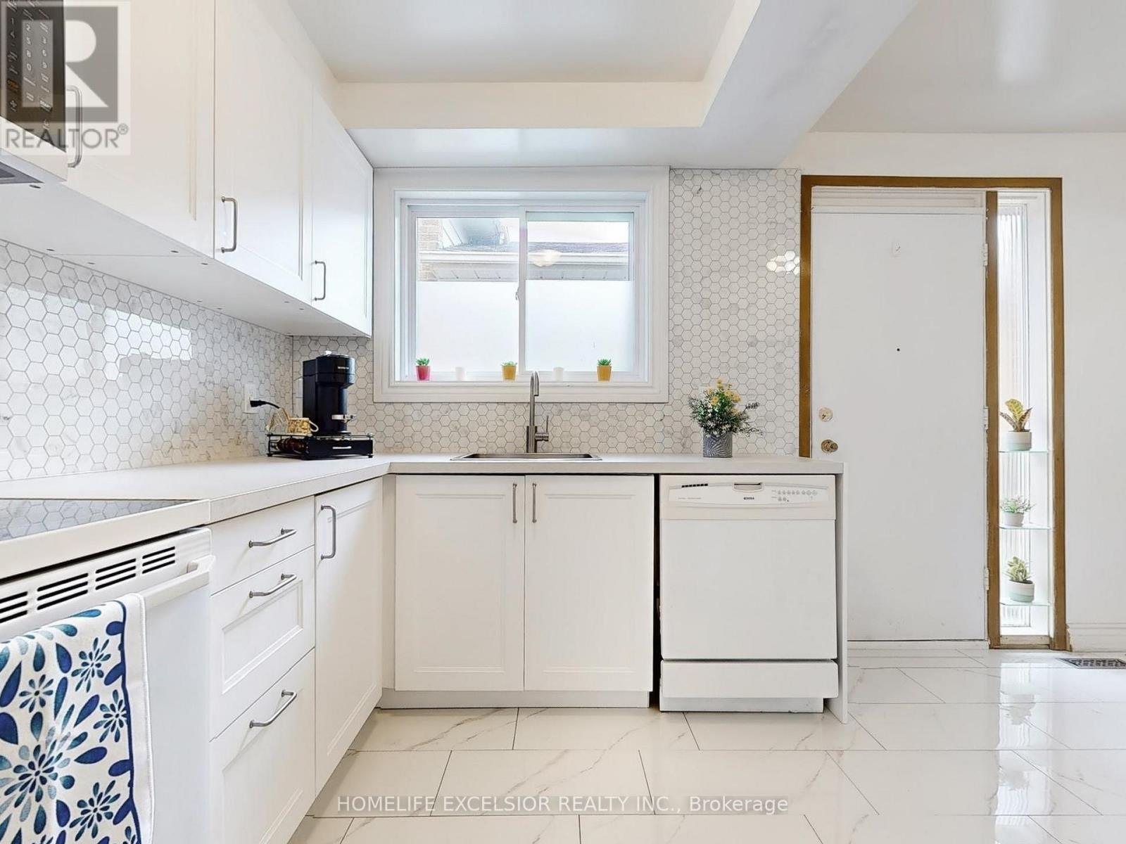 Photo 2 of 26 John Garland Boulevard, Toronto ON