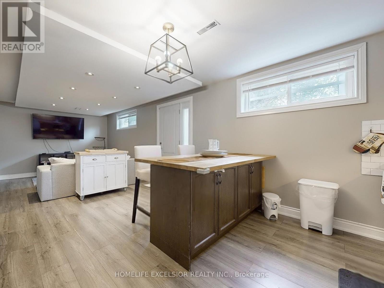 Photo 15 of 26 John Garland Boulevard, Toronto ON