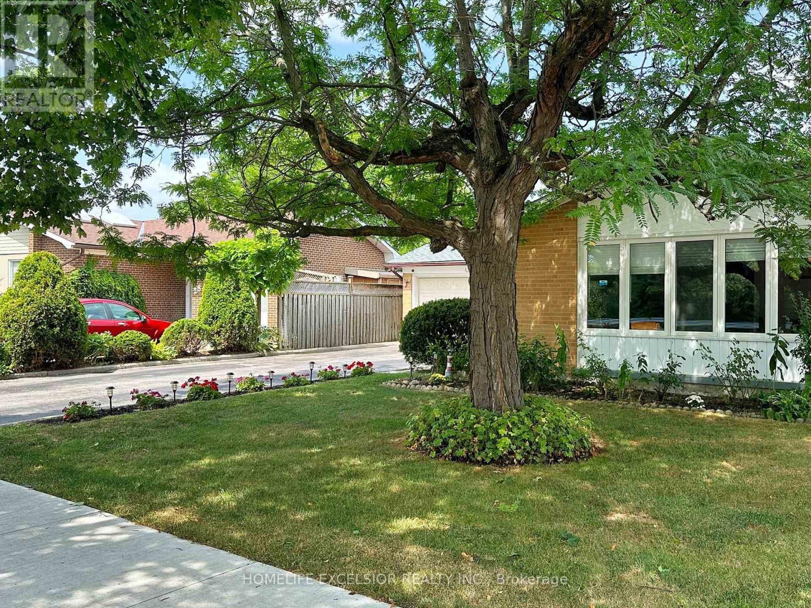 Photo 39 of 26 John Garland Boulevard, Toronto ON