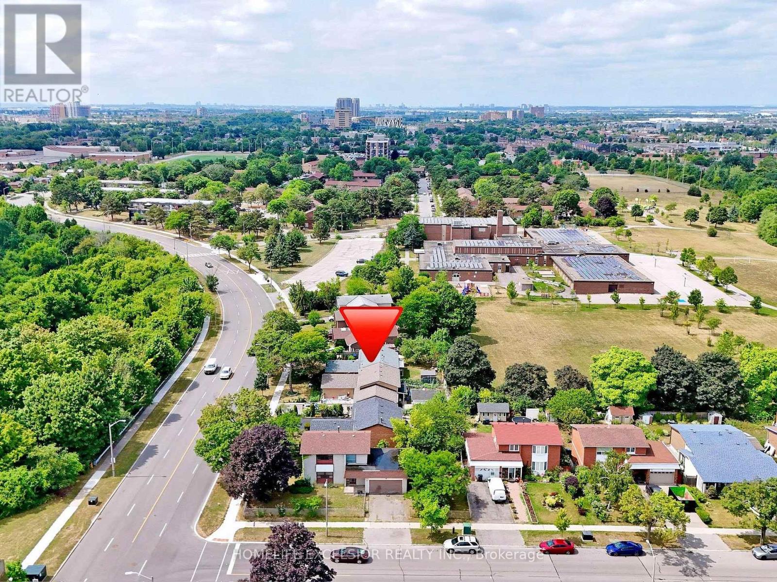 Photo 8 of 26 John Garland Boulevard, Toronto ON