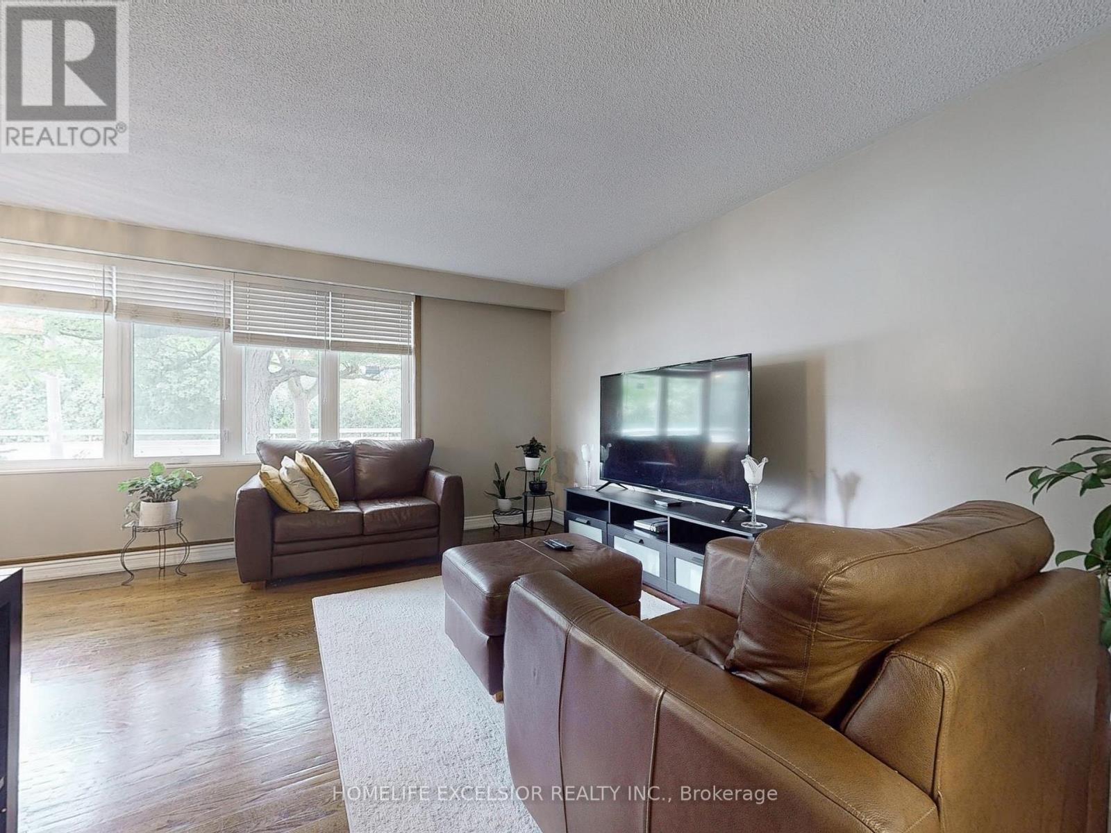 Photo 20 of 26 John Garland Boulevard, Toronto ON