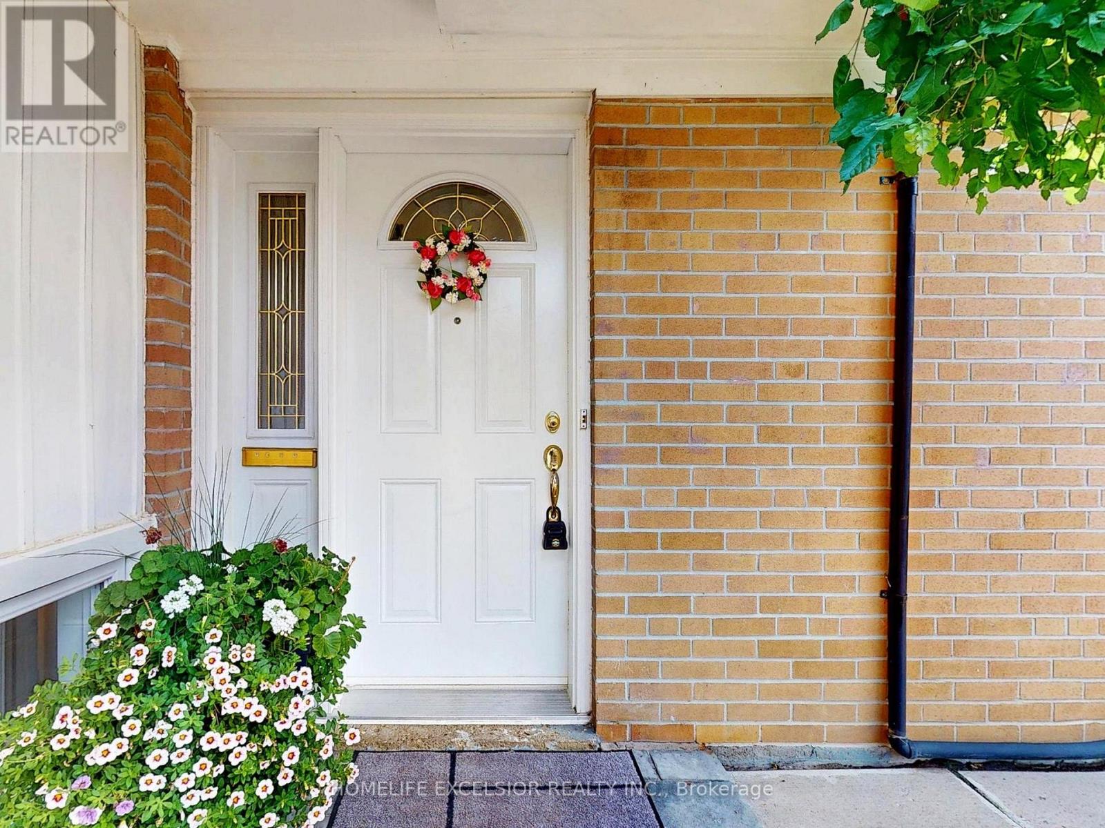 Photo 5 of 26 John Garland Boulevard, Toronto ON