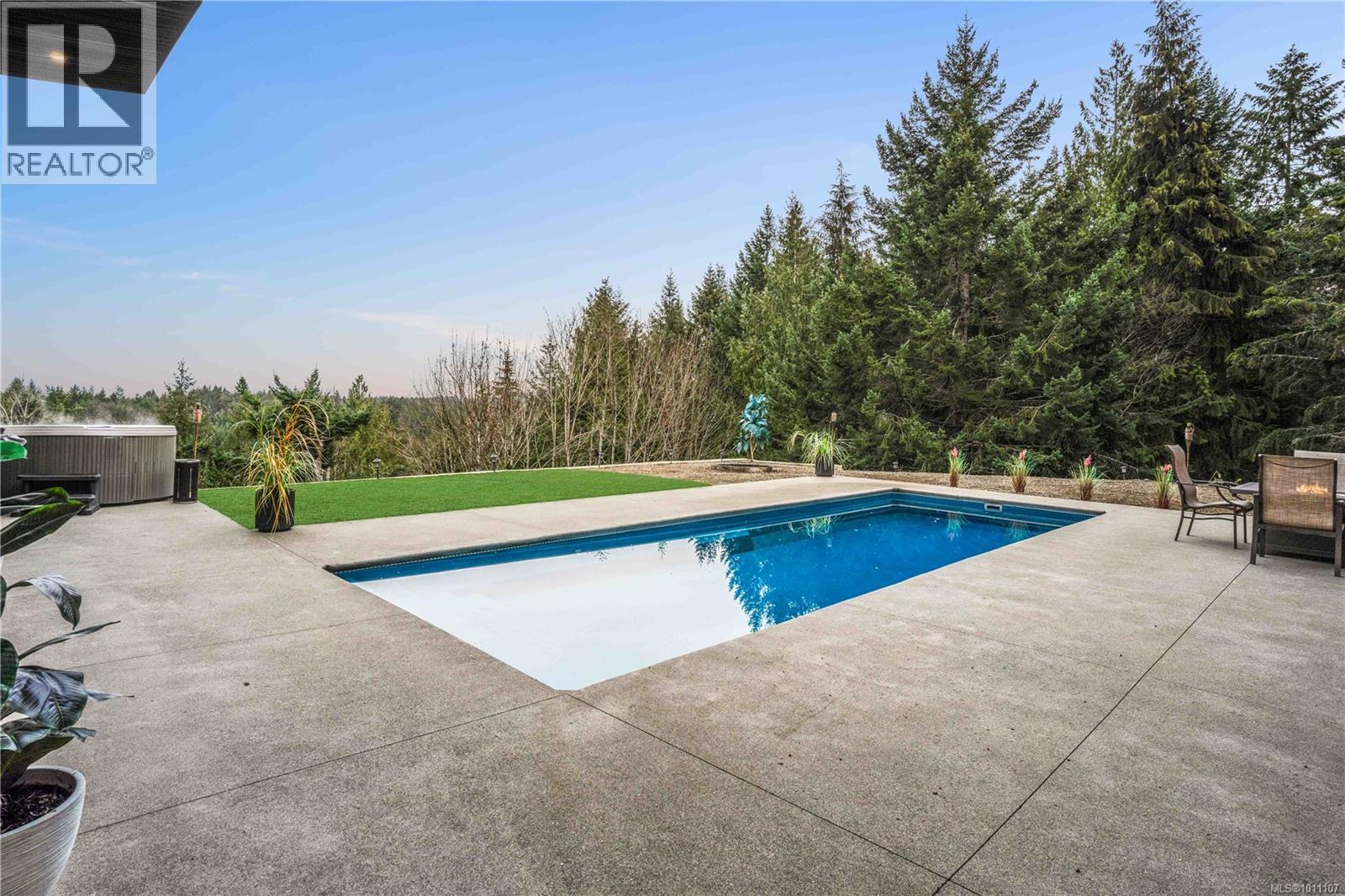 6290 Phantom Rd, Lantzville