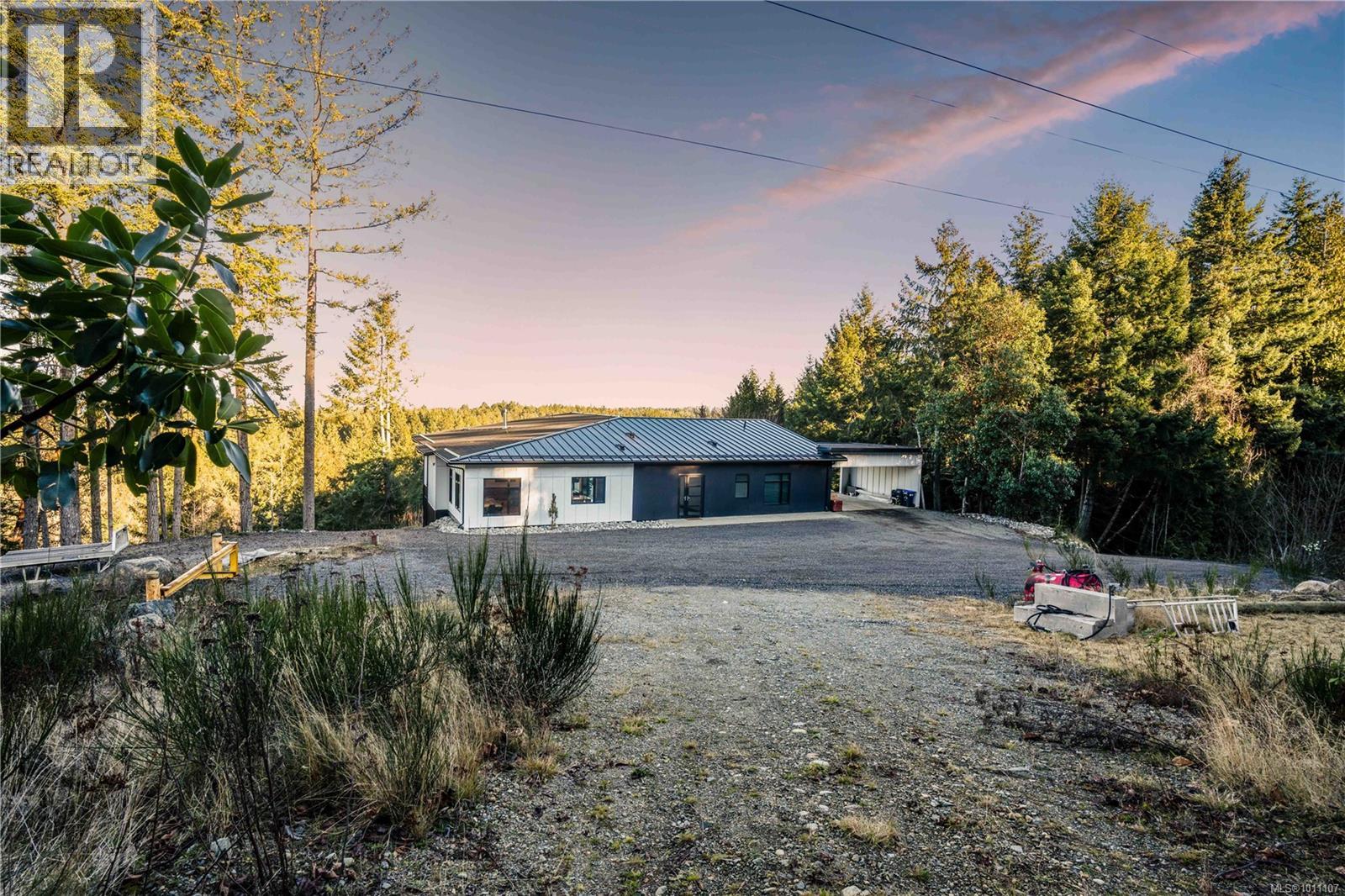 6290 Phantom Rd, Lantzville
