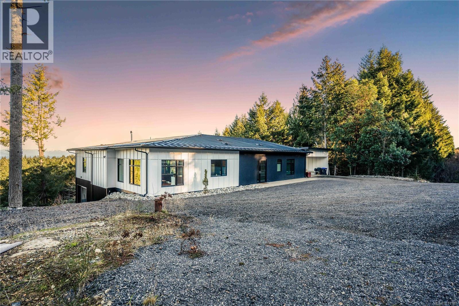 6290 Phantom Rd, Lantzville