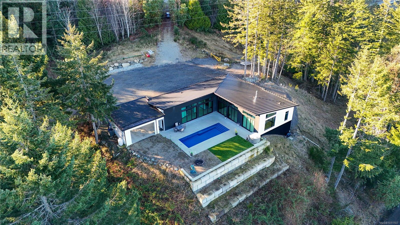 6290 Phantom Rd, Lantzville