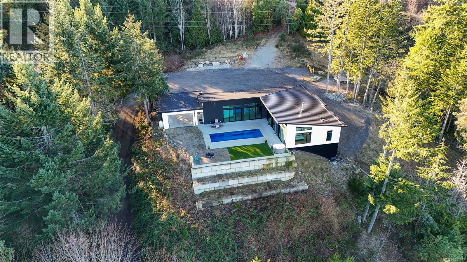 6290 Phantom Rd, Lantzville
