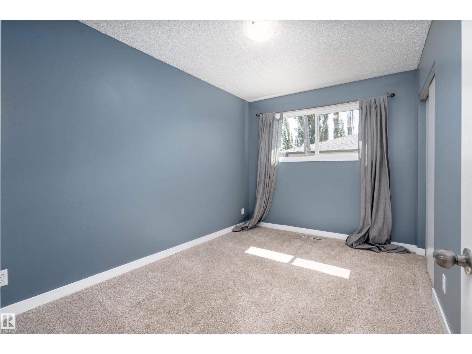 Photo 30 of 13712 63 St Nw, Edmonton AB
