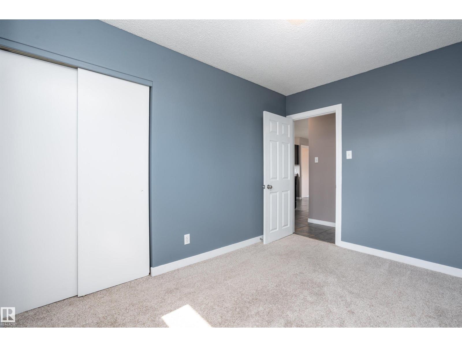 Photo 5 of 13712 63 St Nw, Edmonton AB