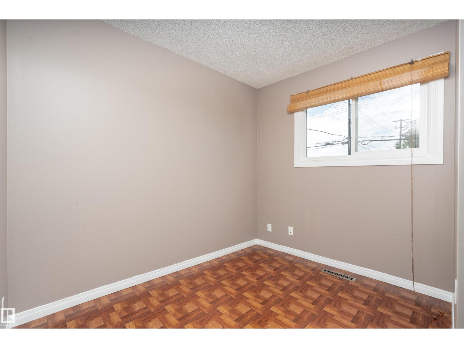 Photo 29 of 13712 63 St Nw, Edmonton AB