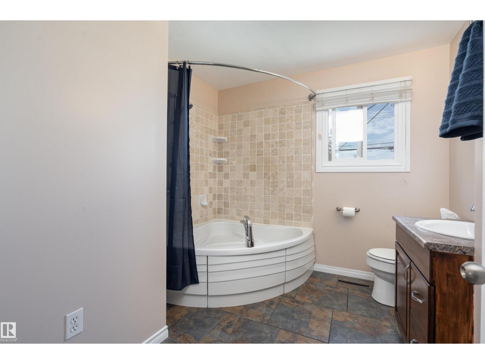 Photo 19 of 13712 63 St Nw, Edmonton AB