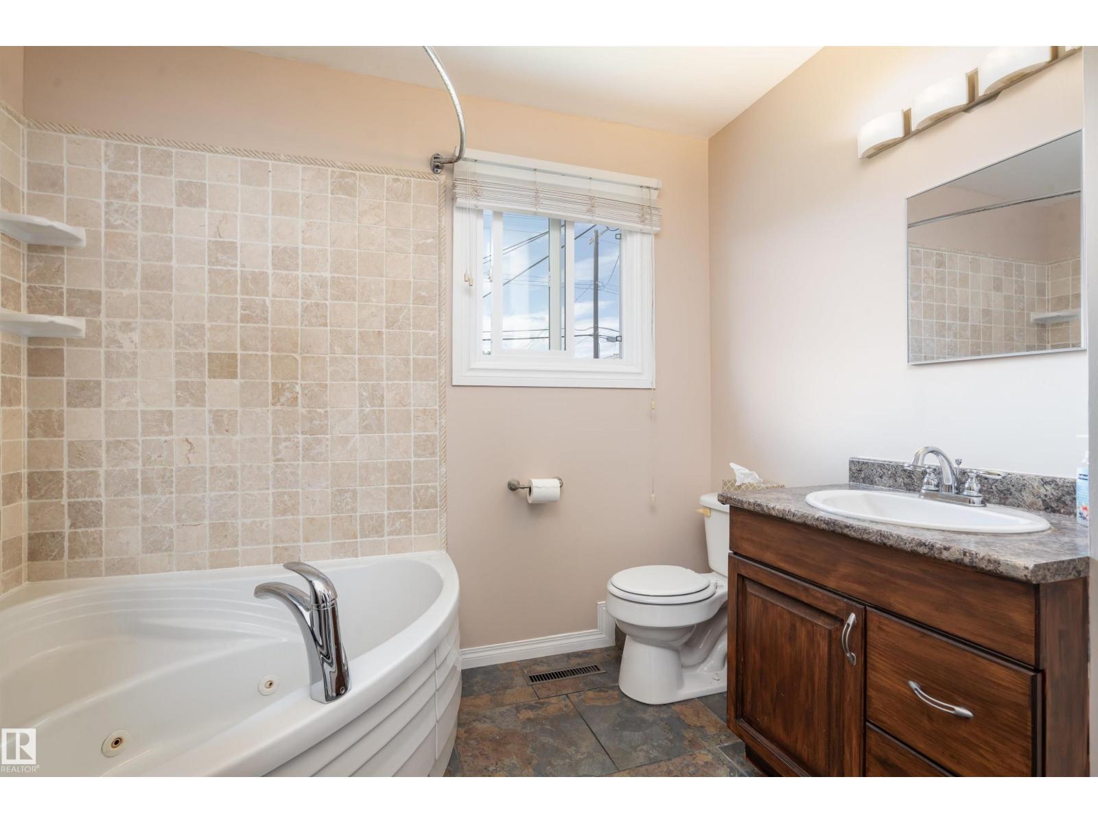 Photo 21 of 13712 63 St Nw, Edmonton AB
