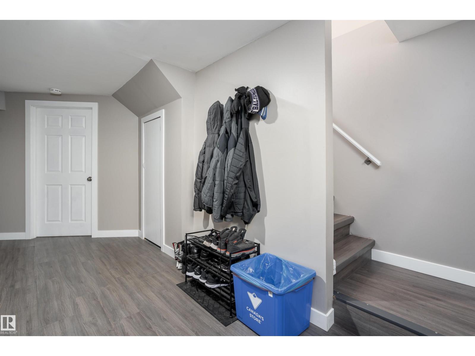 Photo 31 of 13712 63 St Nw, Edmonton AB