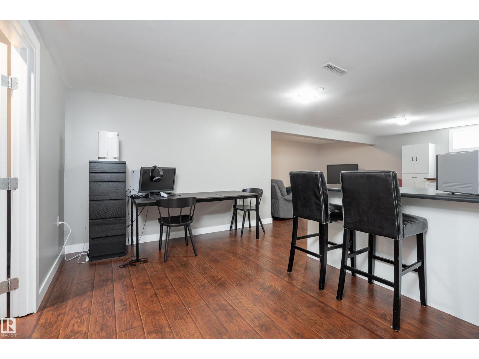 Photo 18 of 13712 63 St Nw, Edmonton AB