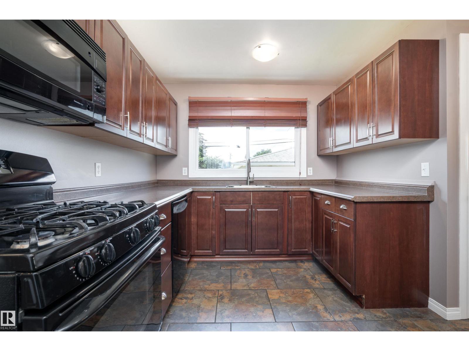 Photo 37 of 13712 63 St Nw, Edmonton AB