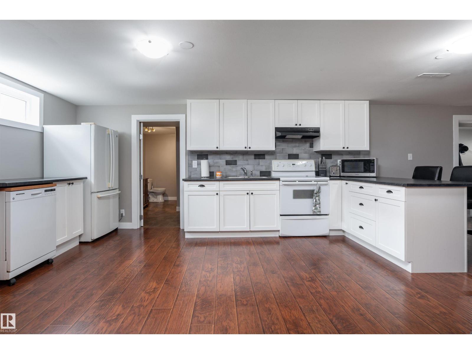 Photo 9 of 13712 63 St Nw, Edmonton AB