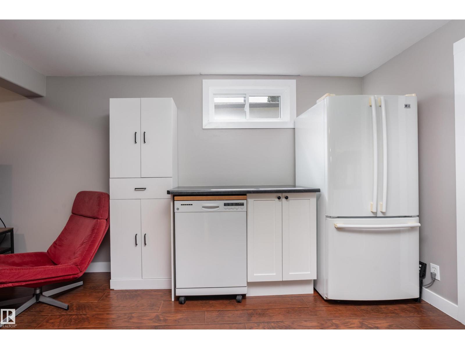 Photo 16 of 13712 63 St Nw, Edmonton AB
