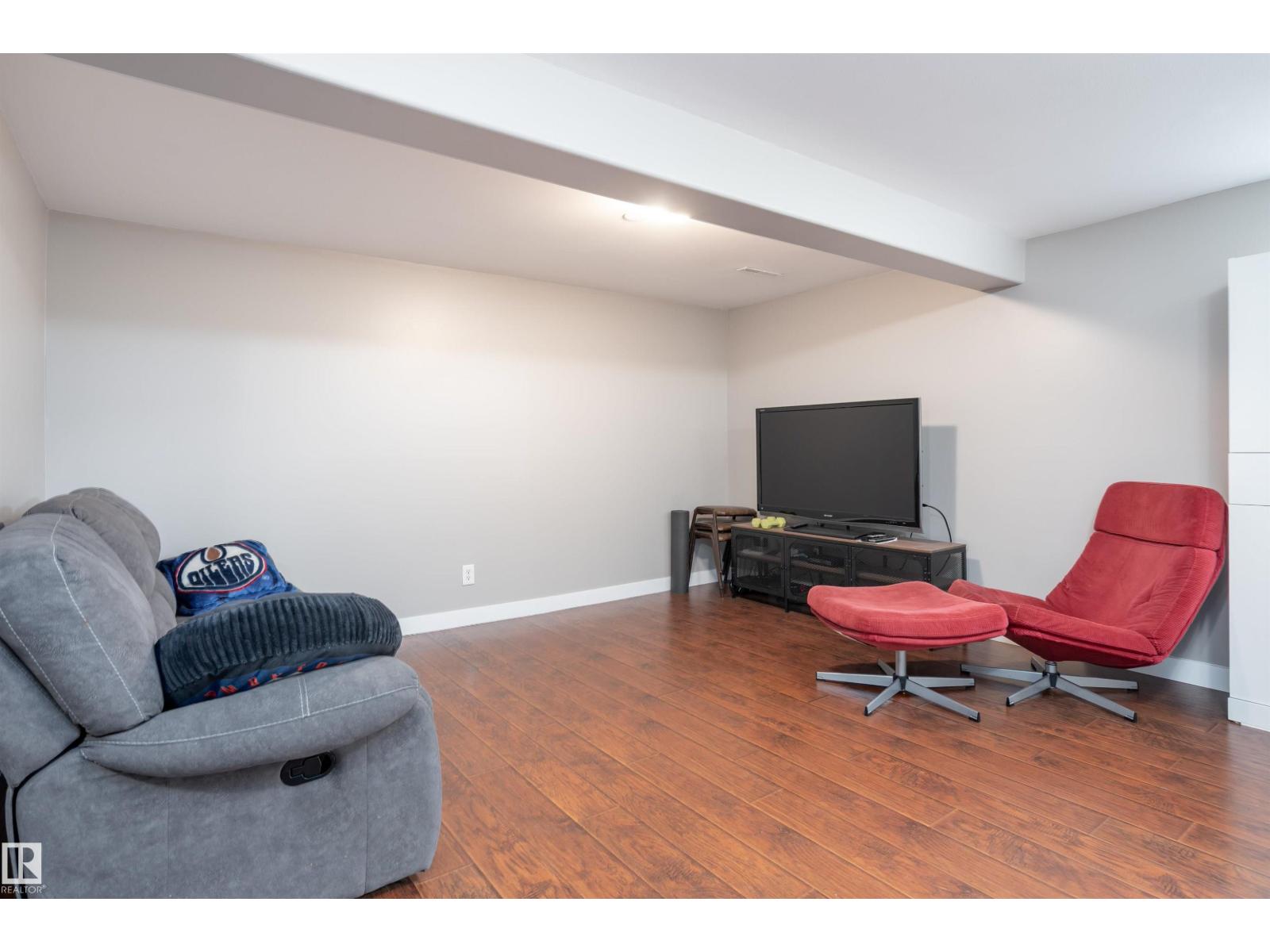 Photo 10 of 13712 63 St Nw, Edmonton AB