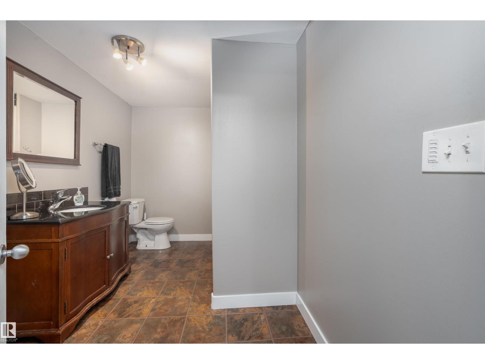 Photo 1 of 13712 63 St Nw, Edmonton AB