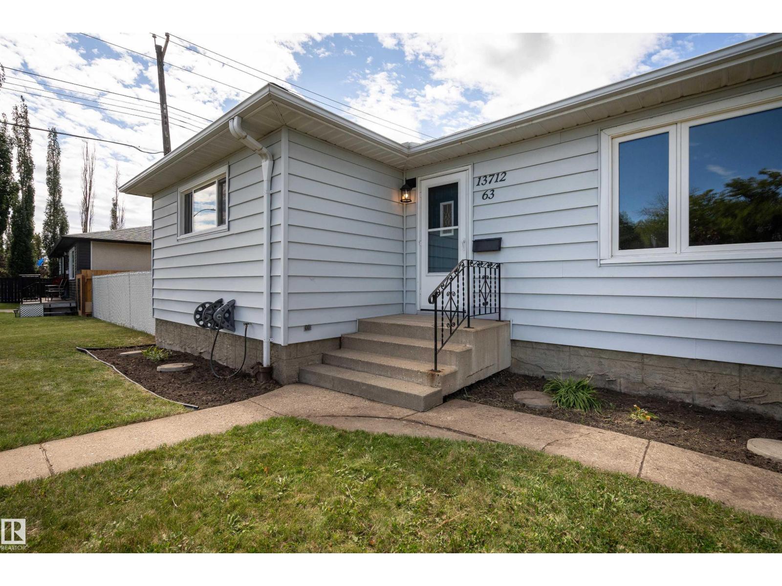 Photo 32 of 13712 63 St Nw, Edmonton AB