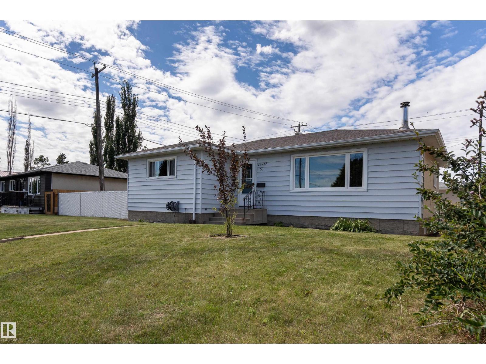 Photo 15 of 13712 63 St Nw, Edmonton AB