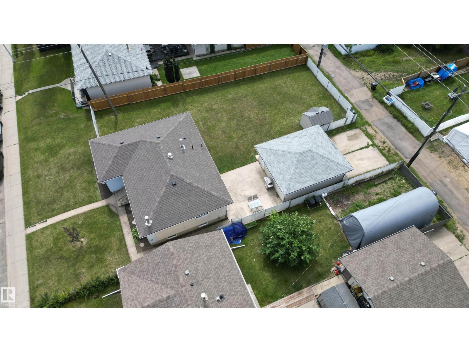 Photo 13 of 13712 63 St Nw, Edmonton AB