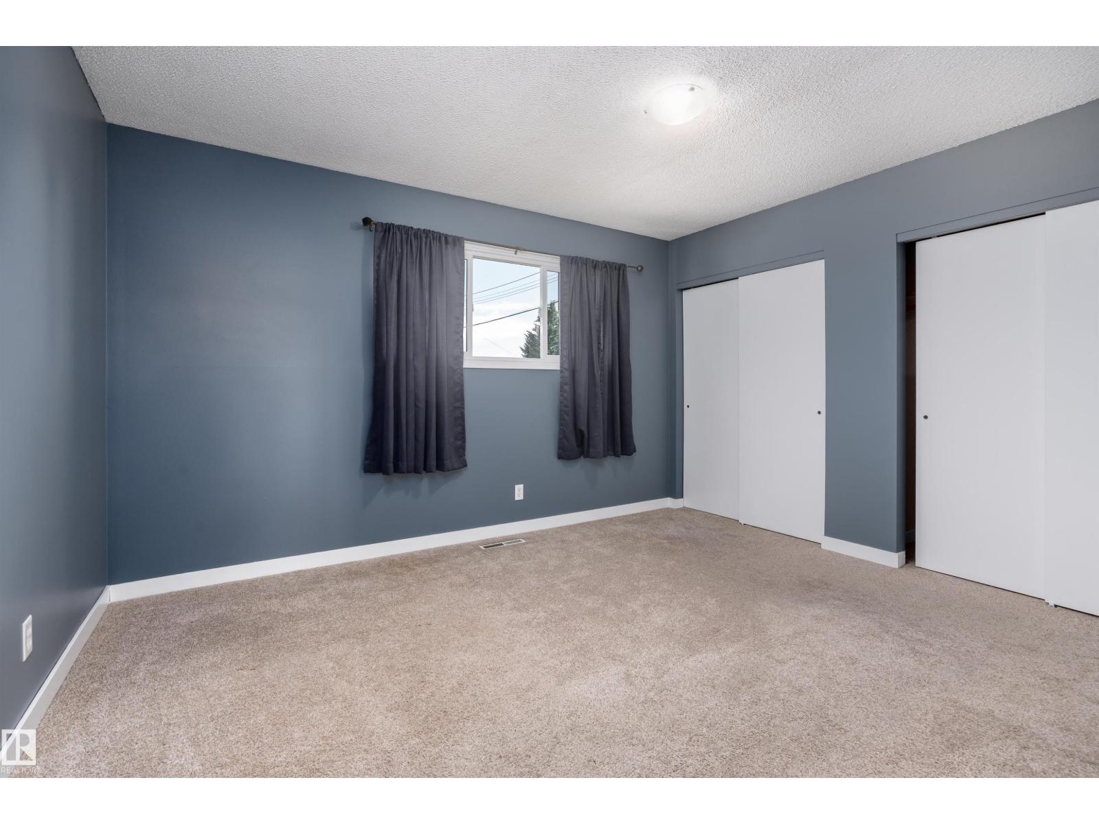 Photo 8 of 13712 63 St Nw, Edmonton AB