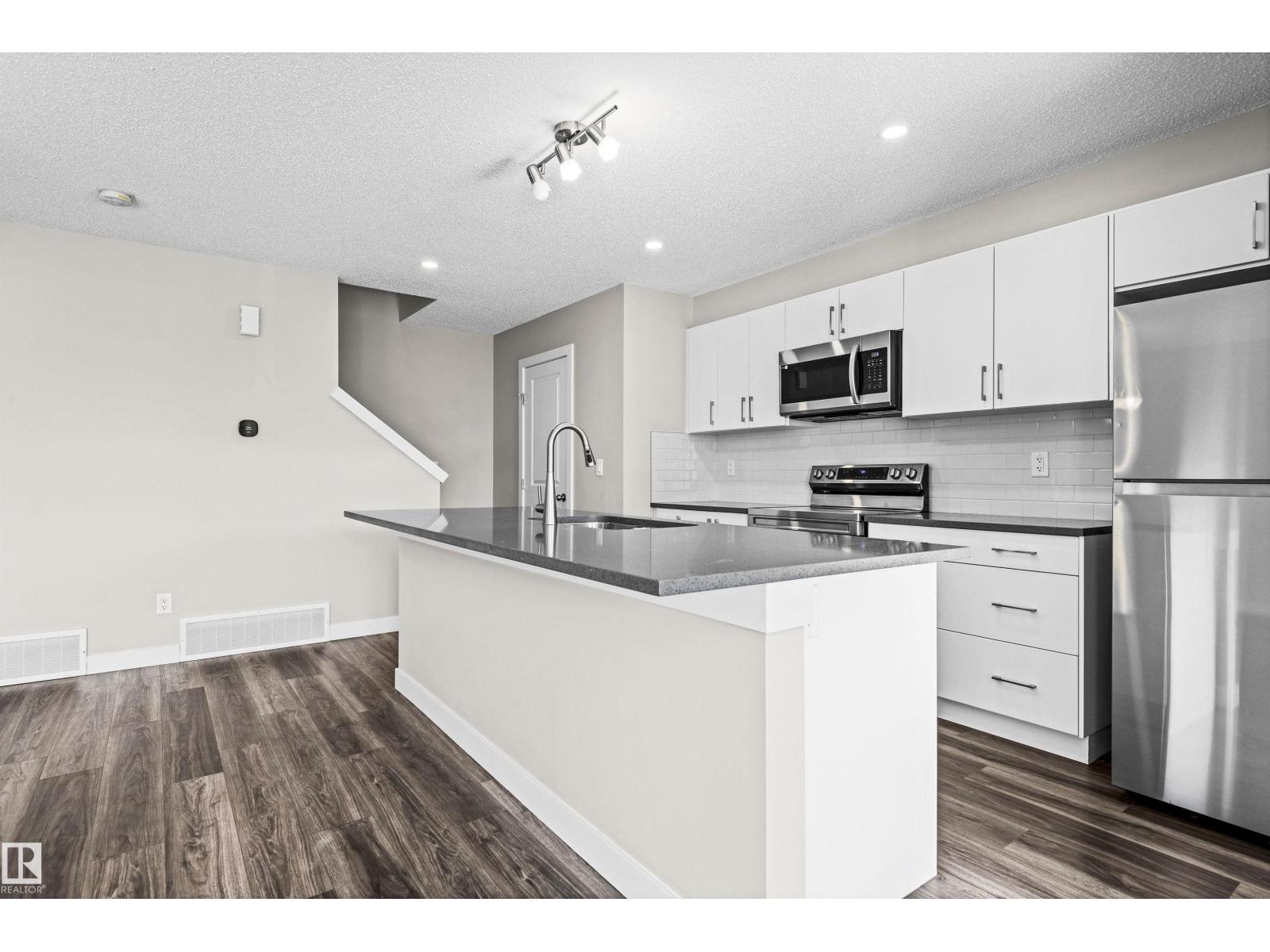 Photo 32 of 20516 21 Av Nw, Edmonton AB