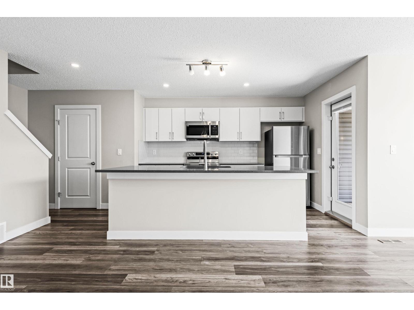 Photo 21 of 20516 21 Av Nw, Edmonton AB
