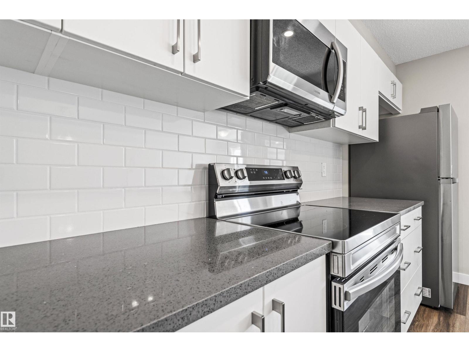 Photo 16 of 20516 21 Av Nw, Edmonton AB