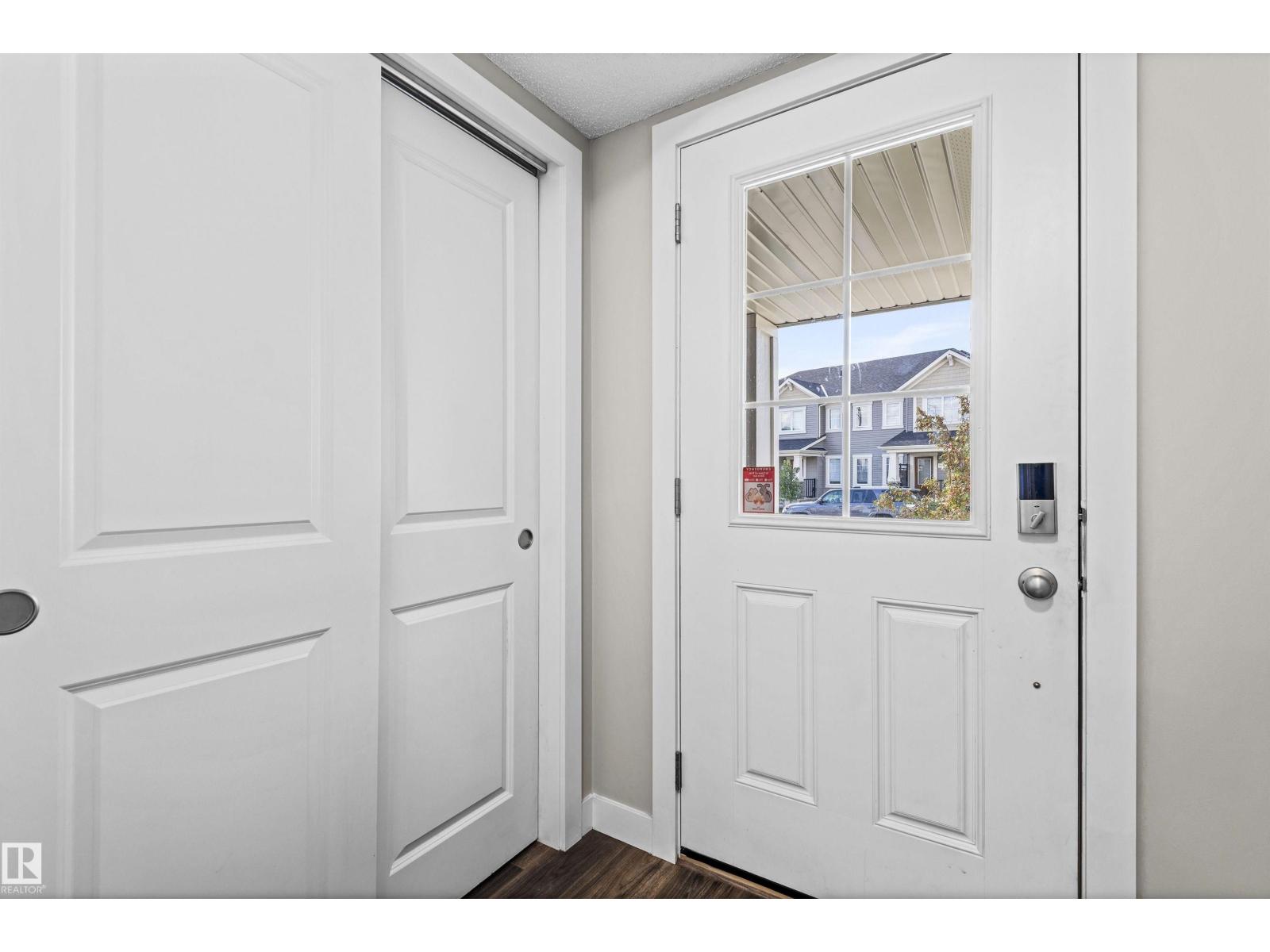 Photo 12 of 20516 21 Av Nw, Edmonton AB