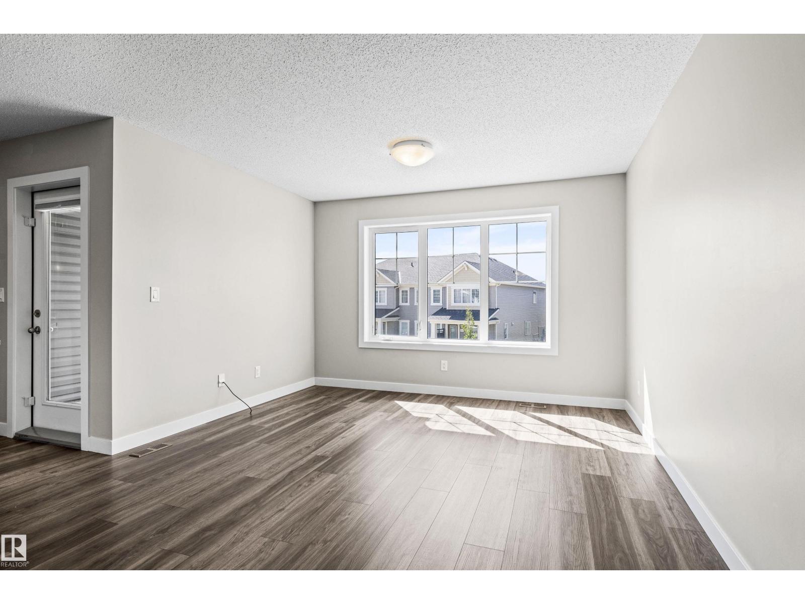 Photo 23 of 20516 21 Av Nw, Edmonton AB