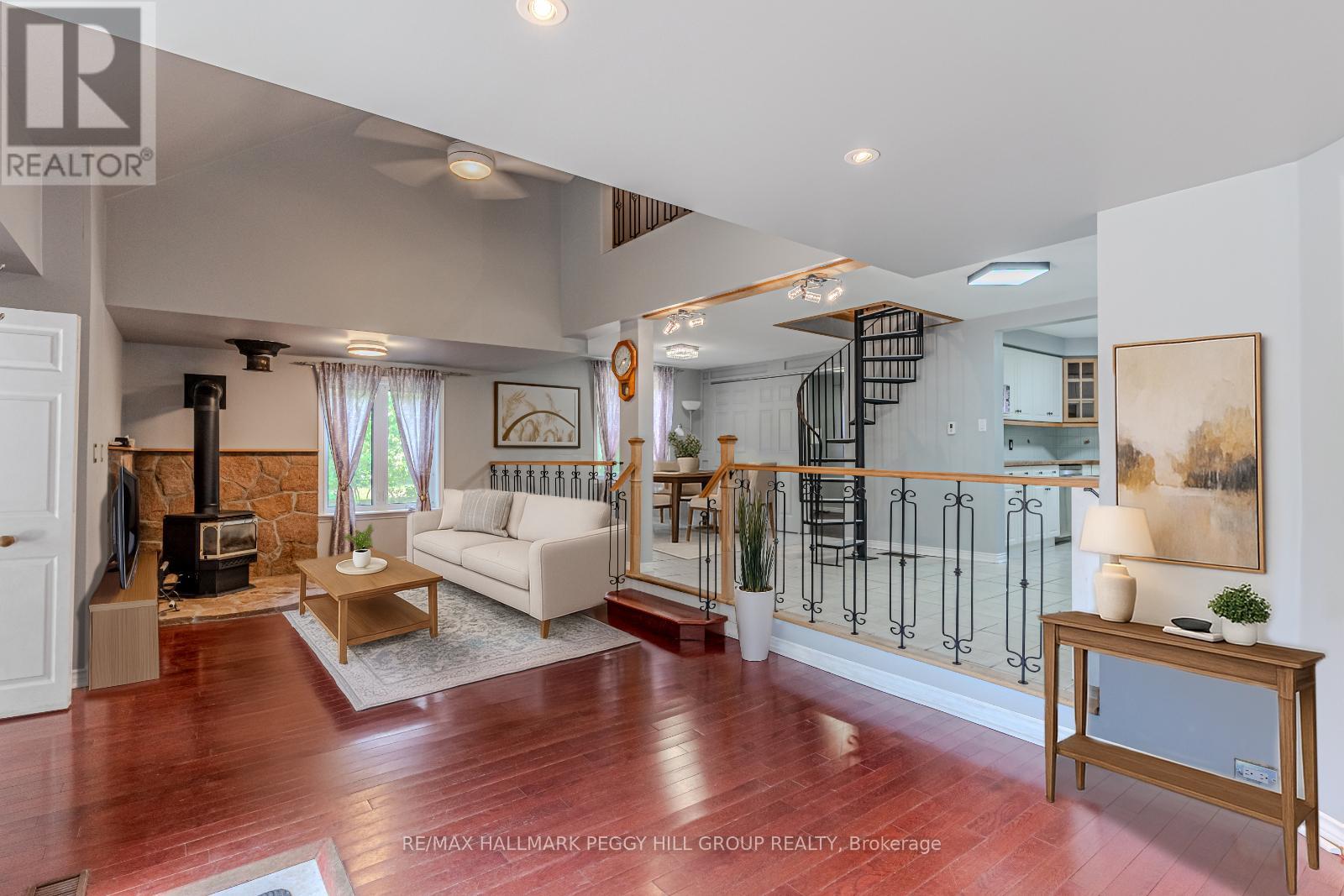 Photo 4 of 9007 Webster Road, Adjalatosorontio ON