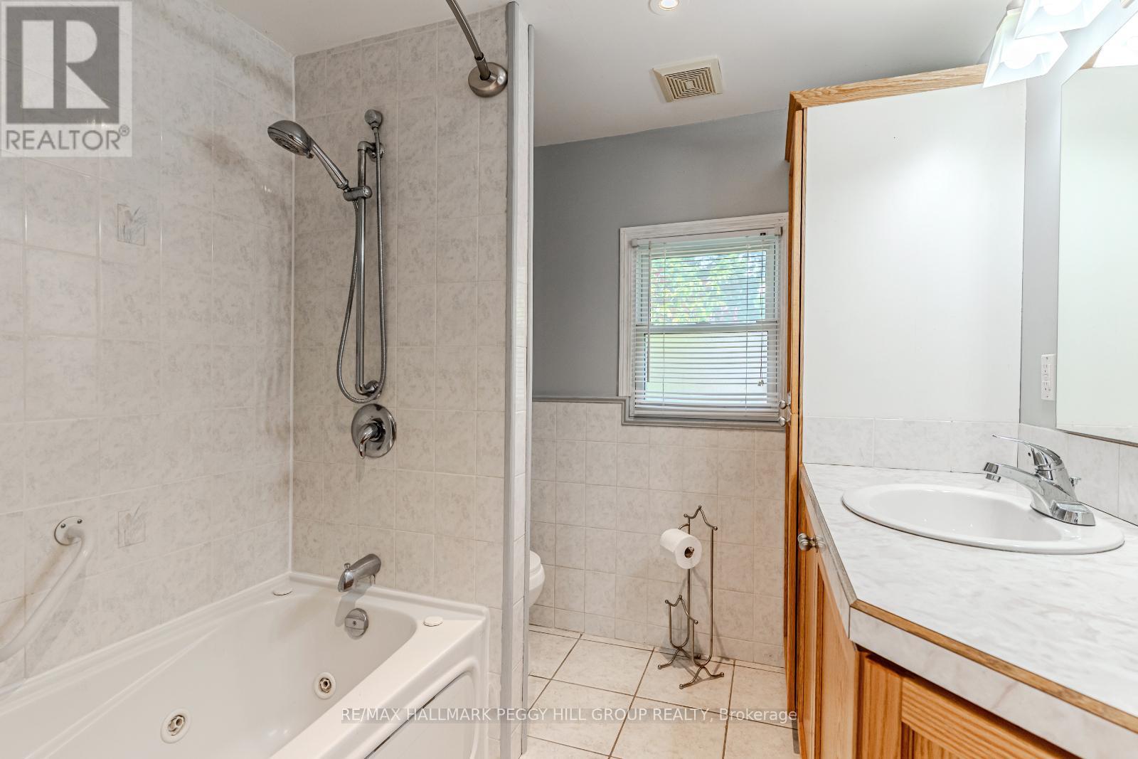 Photo 10 of 9007 Webster Road, Adjalatosorontio ON