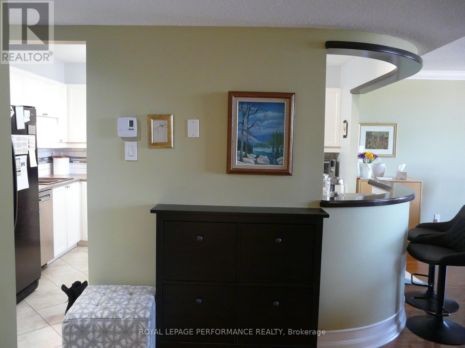 Photo 6 of 404 200 Lafontaine Avenue, Ottawa ON